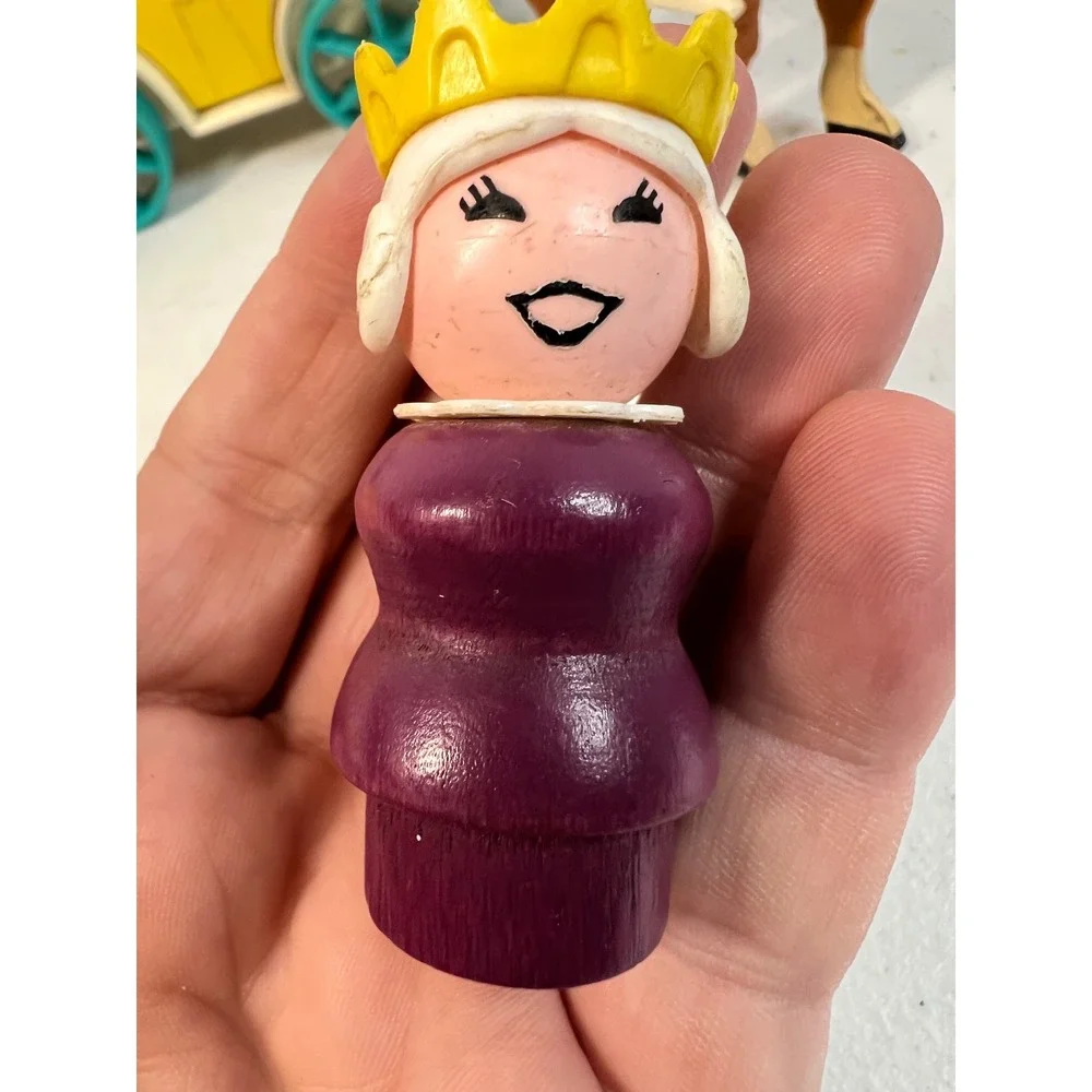 Vtg 1974 Fisher Price Little People Castle Queen Wood Body Carriage Horse Lot